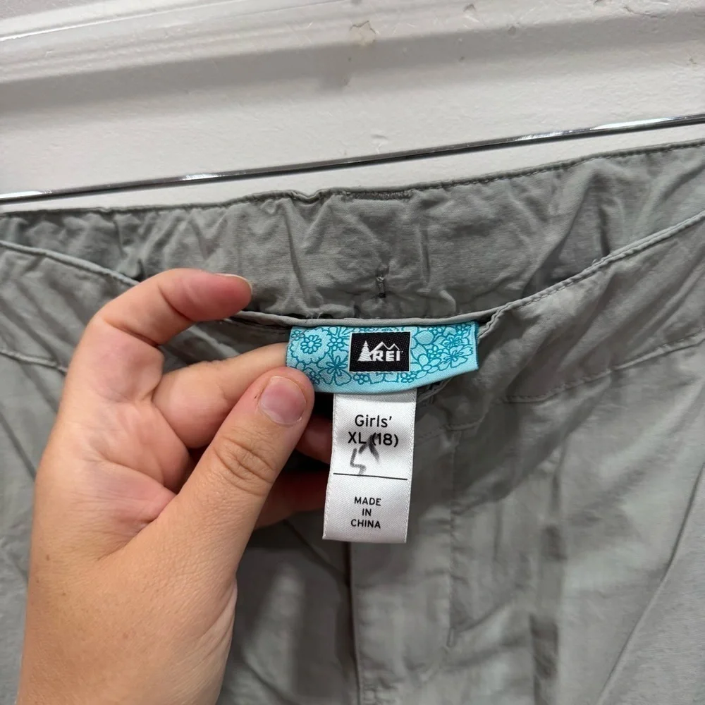 REI Co-op Sahara Convertible Pants Shorts Gray Size XL 18 Girls Outdoor Hiking